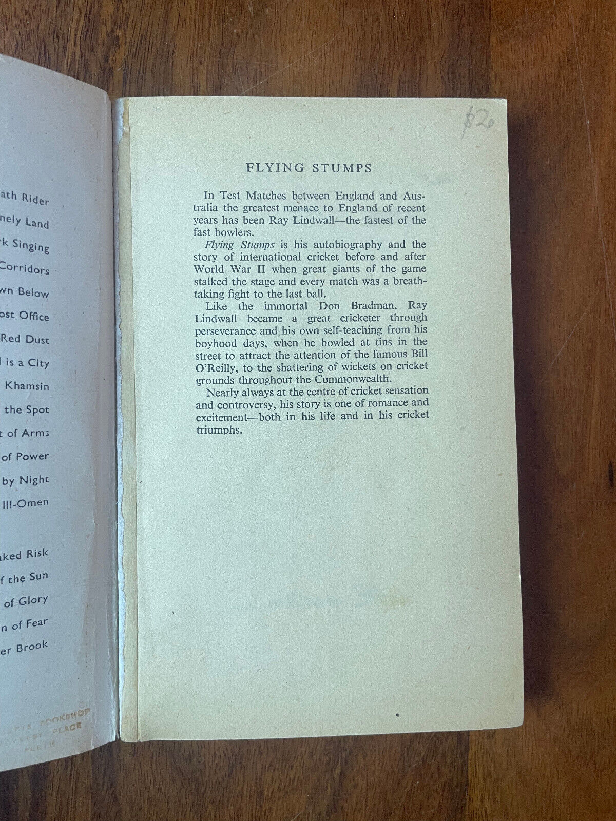 CRICKET , FLYING STUMPS by RAY LINDWALL , ARROW BOOKS PAPERBACK
