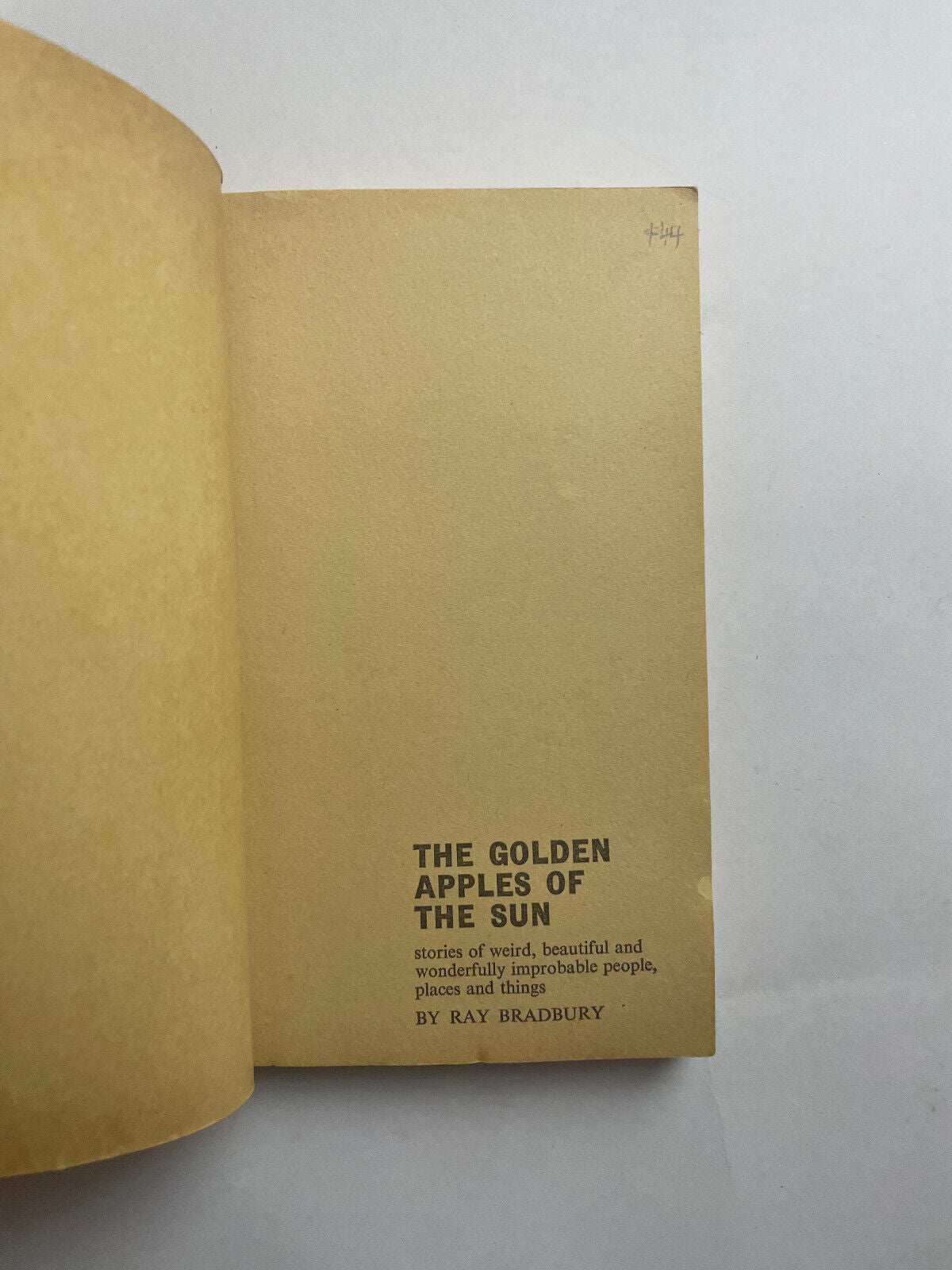 The Golden Apples of the Sun by Ray Bradbury (English) Corgi Paperback Book