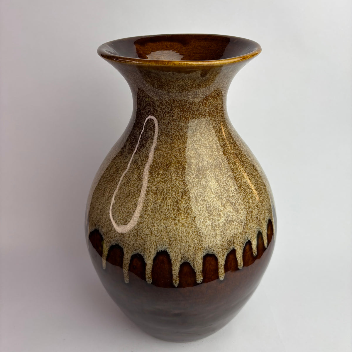 Höf Pottery LargHöf Pottery Large 33cm Vase – Drip Glaze – Western Australia Studio Ceramice Bottle Vase – 33cm – Olive & Chocolate – Western Australia Studio Ceramic (Copy)