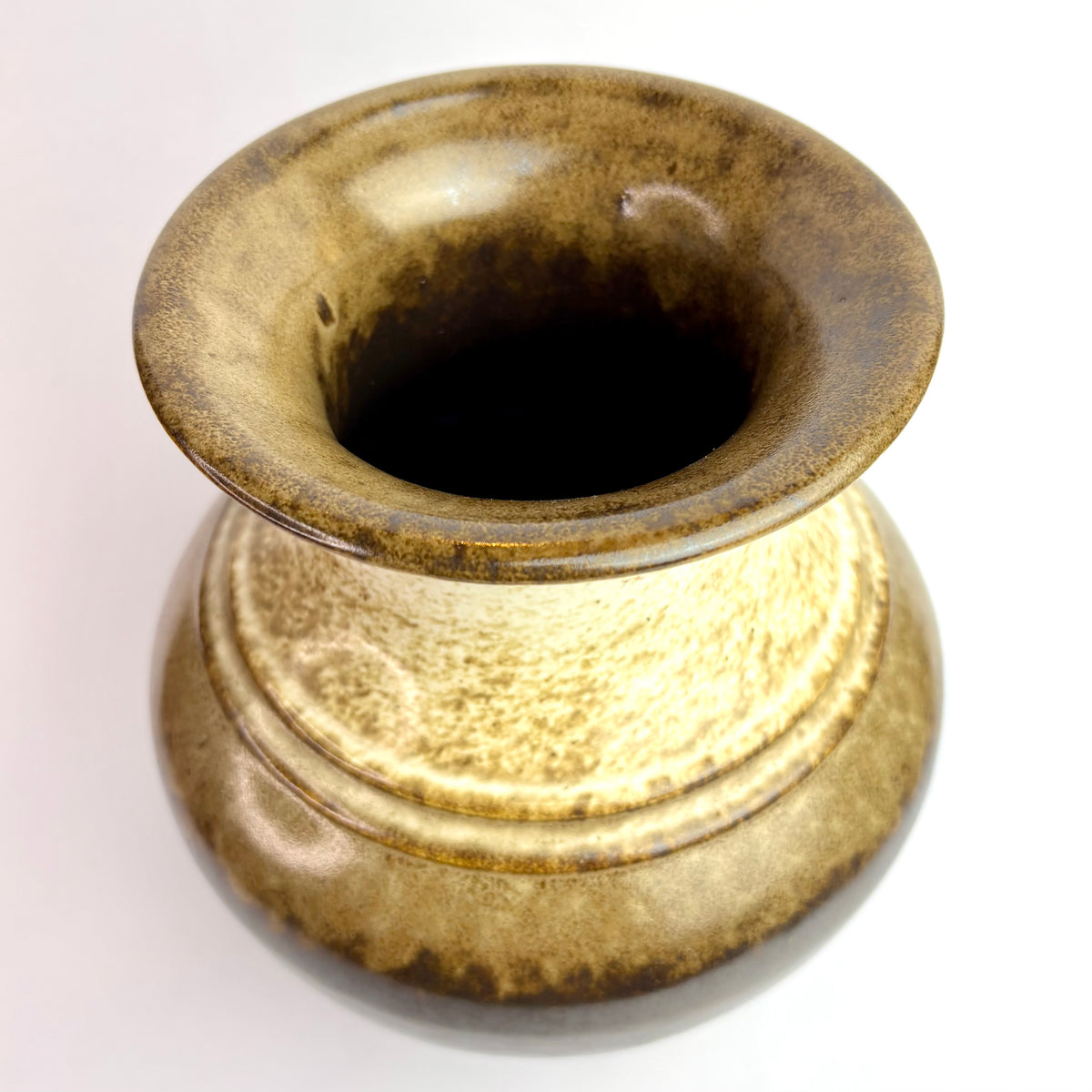 Höf Pottery Vase – 22cm – Cream & Iron Glaze – Western Australia Studio Ceramic