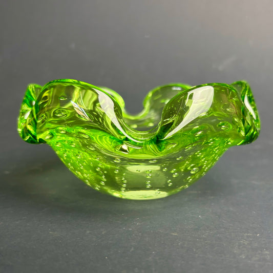 Vintage Green Art Glass Bowl – Controlled Bubble (Murano Style)