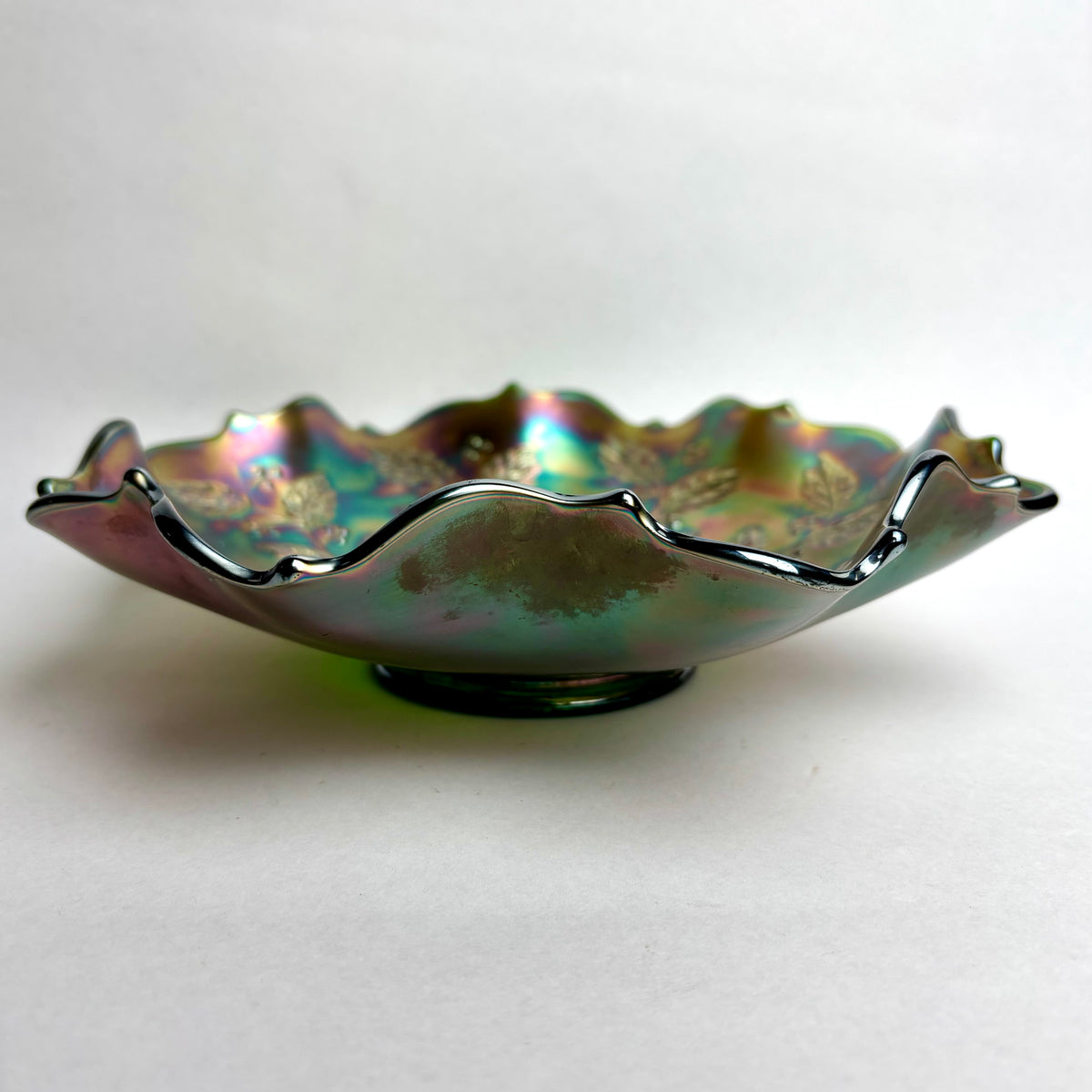 Fenton Green Carnival Glass Holly & Berries Ruffled Bowl Antique
