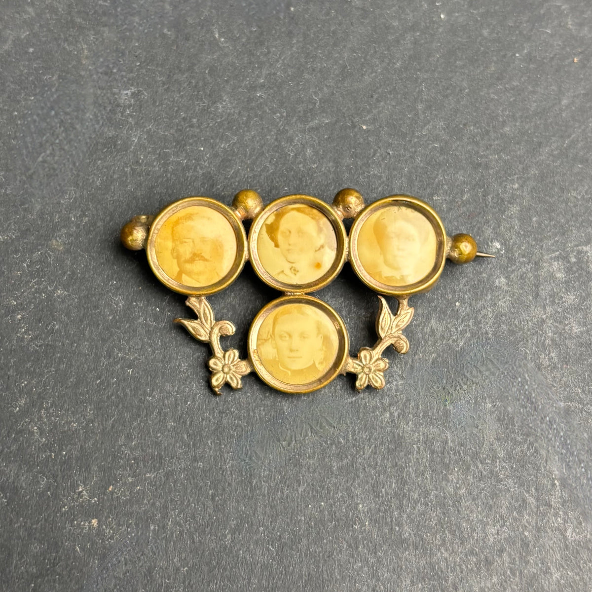 Late Victorian Family Portrait Brooch