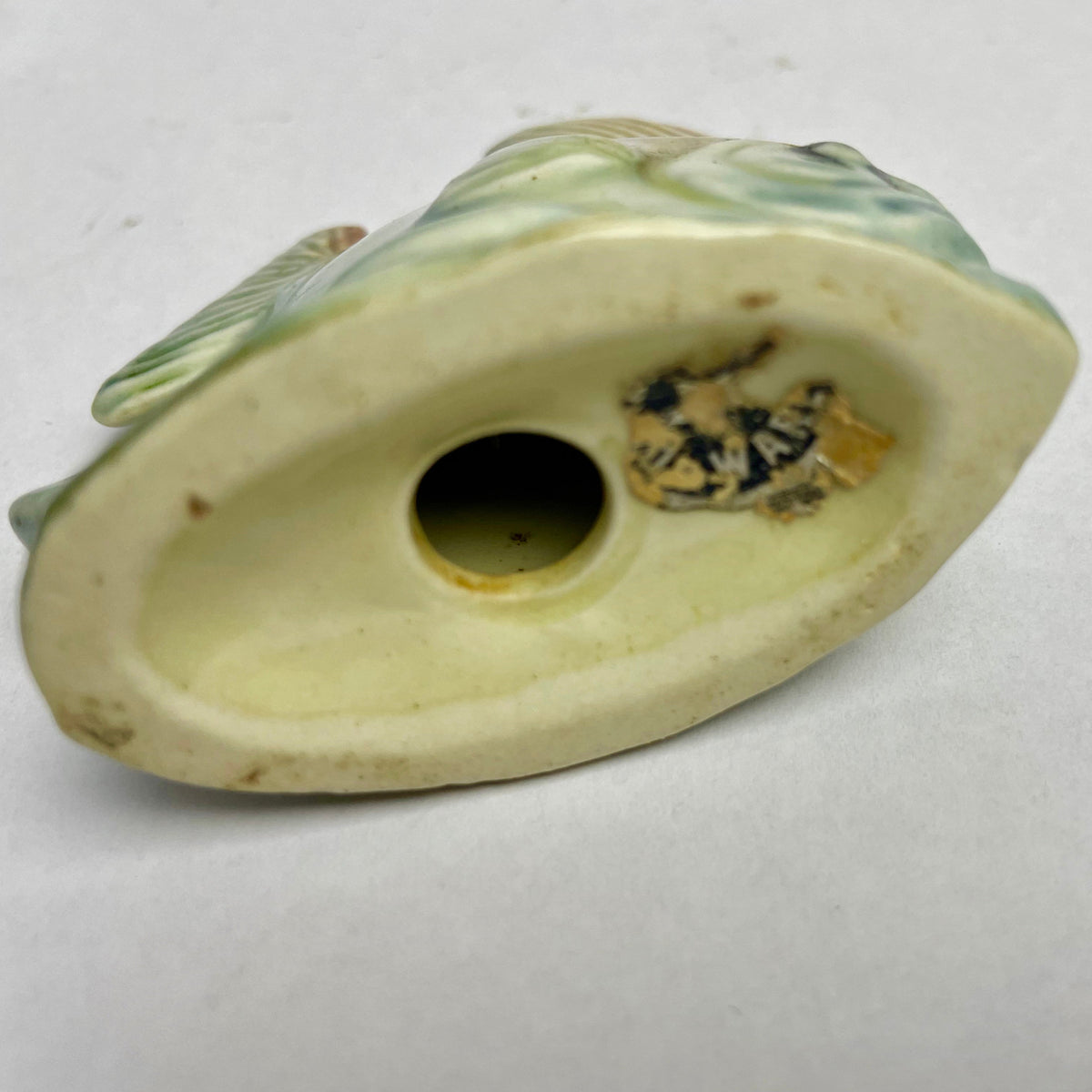 Striking pair of Darbyshire Pottery fish salt & pepper shakers, made in Western Australia.
